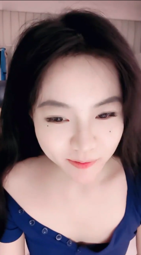 【小猫】阳具疯狂抽插