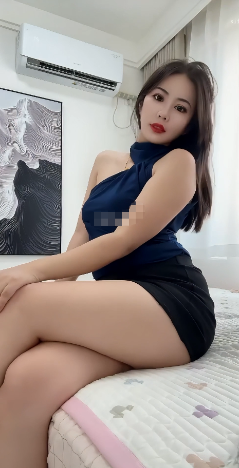 【快手福利】丝袜美腿御姐，人气小网红，【美少妇】，风情万种，女人味十足，正是最骚最有韵味