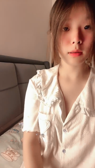【07十八岁】 刚发育的小萝莉全身粉嫩