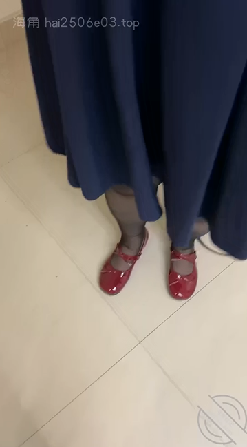 乱伦大神【我的巨乳亲表姐】钻石贴，姐夫在楼下等着，我在楼上内射完姐姐不擦，带着我的精液见他