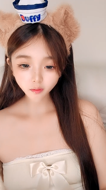 2544 绝美校花女神【小懒猫】全裸骚舞道具喷水
