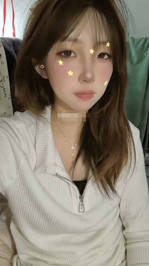 2582 大三学生妹，D罩杯大奶子，清纯反差还是个眼镜婊，床上最能挑起人的性欲5v