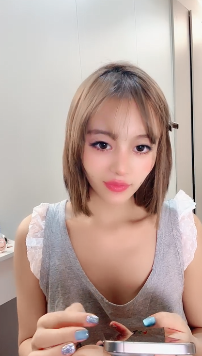 2651 女神【崽崽】就喜欢皮肤这么白净的女神 巨乳翘臀 逼毛好旺盛 道具自慰 声音还好听酥酥的2V