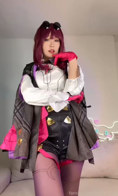 2763 高颜值身材火辣御姐Coser「meriolchan」OF卡夫卡假屌骑乘