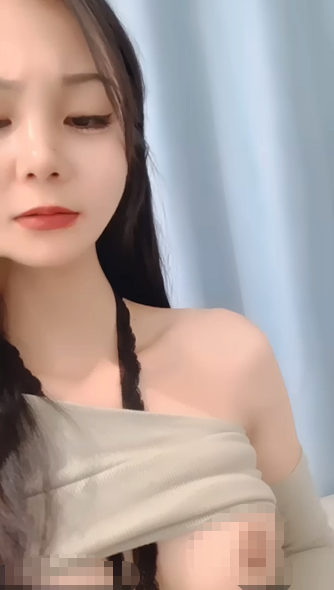 极品身材小蛮腰，全身粉嫩的新晋女神主播