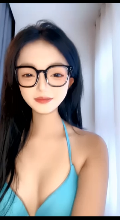 无毛蝴蝶逼很骚的小姑娘全程露脸激情大秀，逼里塞着跳蛋自慰自己抠的淫水泛滥特写展示，给逼逼吸烟精彩刺激