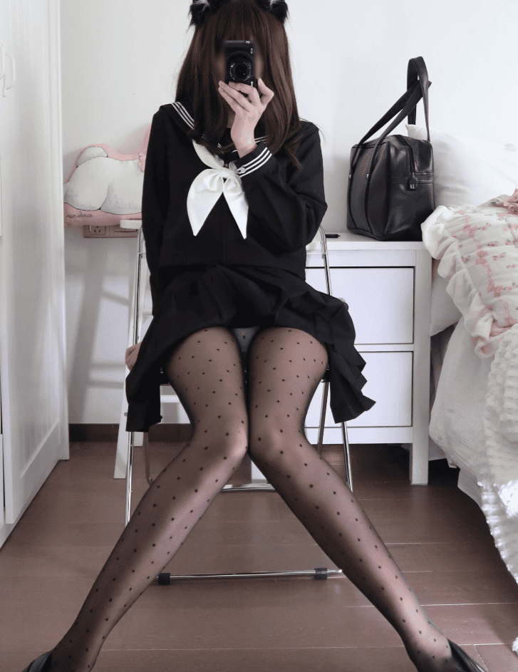 仙仙桃 最新 14分钟 斑点黑丝水手服 pikpak盘 [64P1V 410.4 MB]