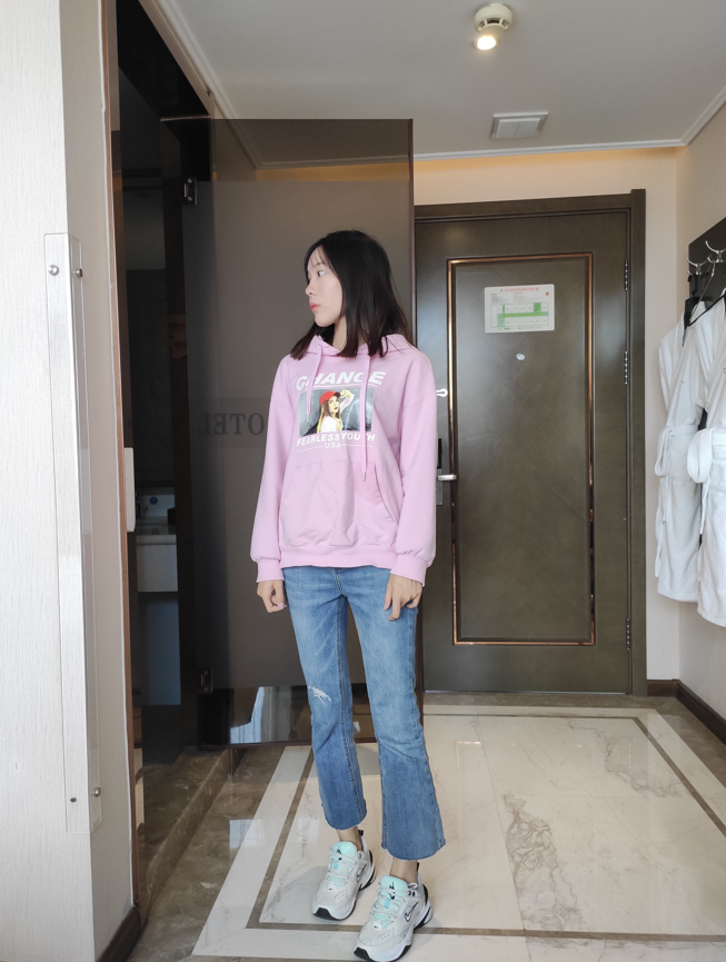高颜值美模 飞飞 首次大尺度摄影 极品粉逼必须对着使劲拍【816P3G】