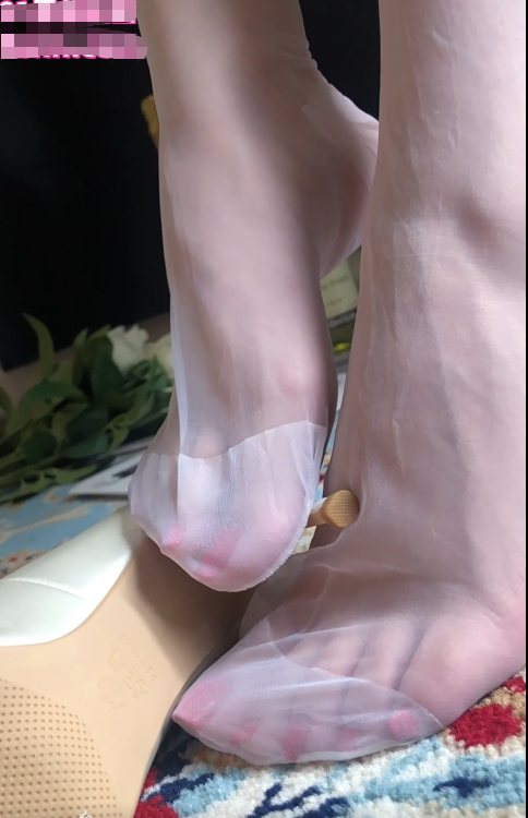 【微博Chloe霏霏】极品美腿女神付费视图合集一共4部 站里我看没有，喜欢自取，没有抽插 4部 1G 收个5积分意思一下
