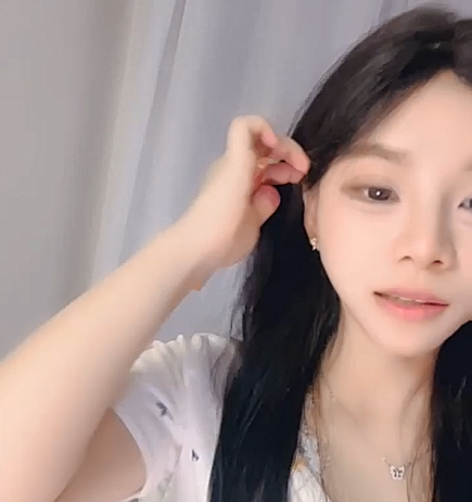 超美小姐姐【一个小板栗】白净清新 圆圆的奶子 好干净无毛粉逼 一条缝宛如一线天 跳蛋自慰