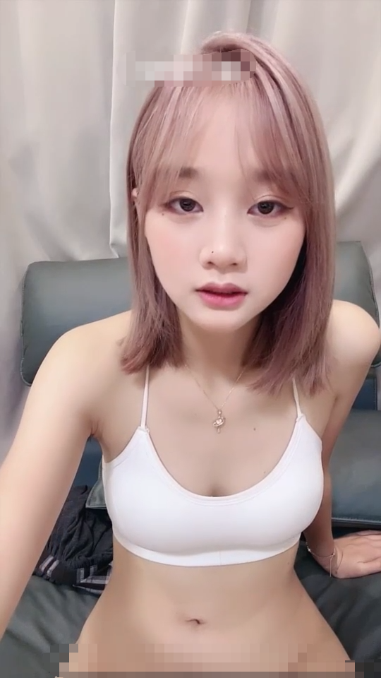【小美】，三点粉嫩，喜欢被男友插入的感觉