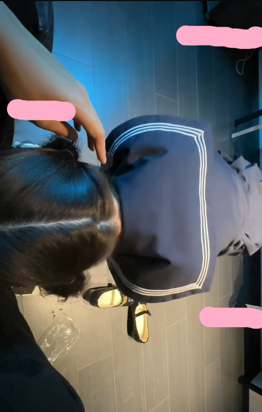 优米 自购门槛最新未流出资源，黑色jk水手服跪地被栓狗链，拉着去室外漏出！ 1V683M百度盘