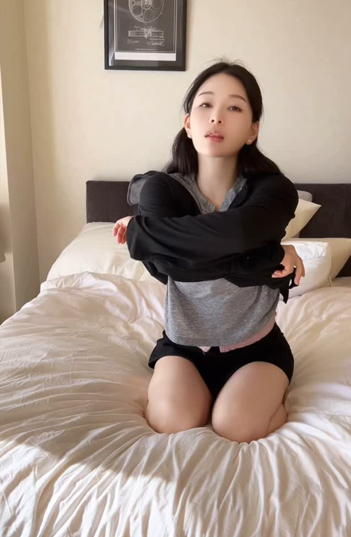 OF顶级身材名媛婊大尺度福利 单套售价15-50美金 附1V【661P2.4G】