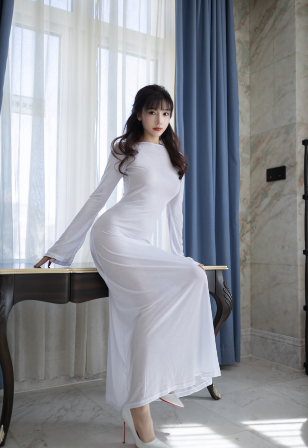 陆萱萱 NO.028 内购无水印 NO.9521 白色礼服 魅惑肉丝 【80P926M】