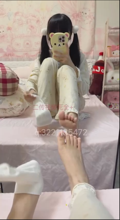 【新-足控】抖音晚安雯-秀足视频【3V】【61.3MB百度云】
