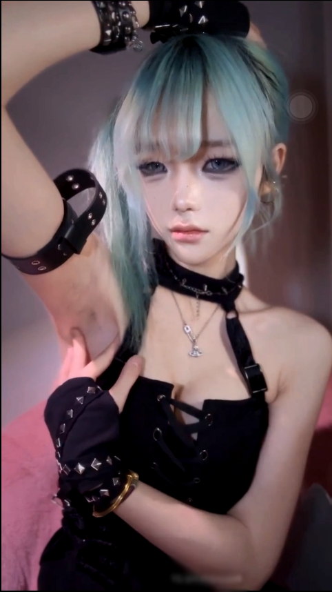 【新】芃芃大人-20250906哥特妆 盯+足底视角【2V】【721MB百度云】