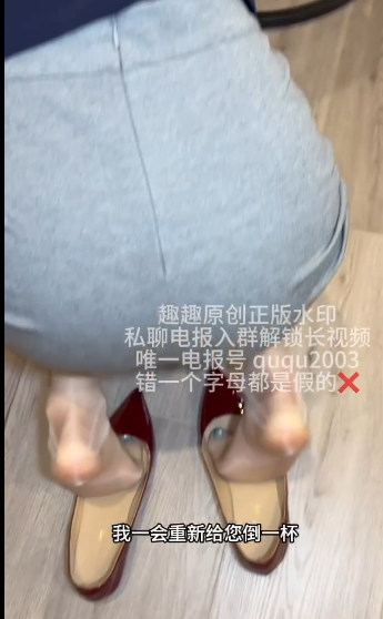 极品喷水反差婊-猫猫碎冰冰-10.26原版新小合集(2V,409M)