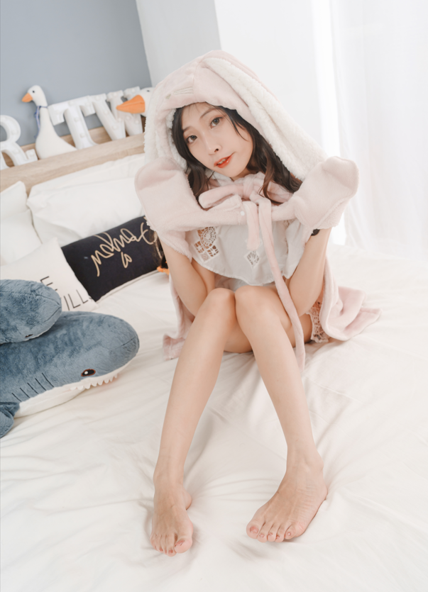 Limerence NO.063 素人Yumi 变身可爱兔兔送裸足来拜年 【166P1V3.2G】
