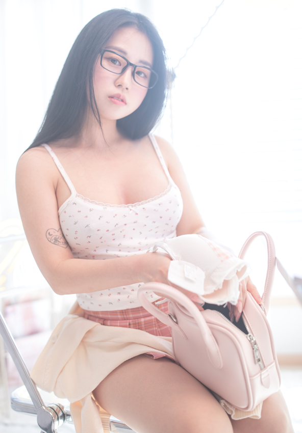 PhotoChips - Dami - 超短裙肉丝黑丝美腿 【224P648M】