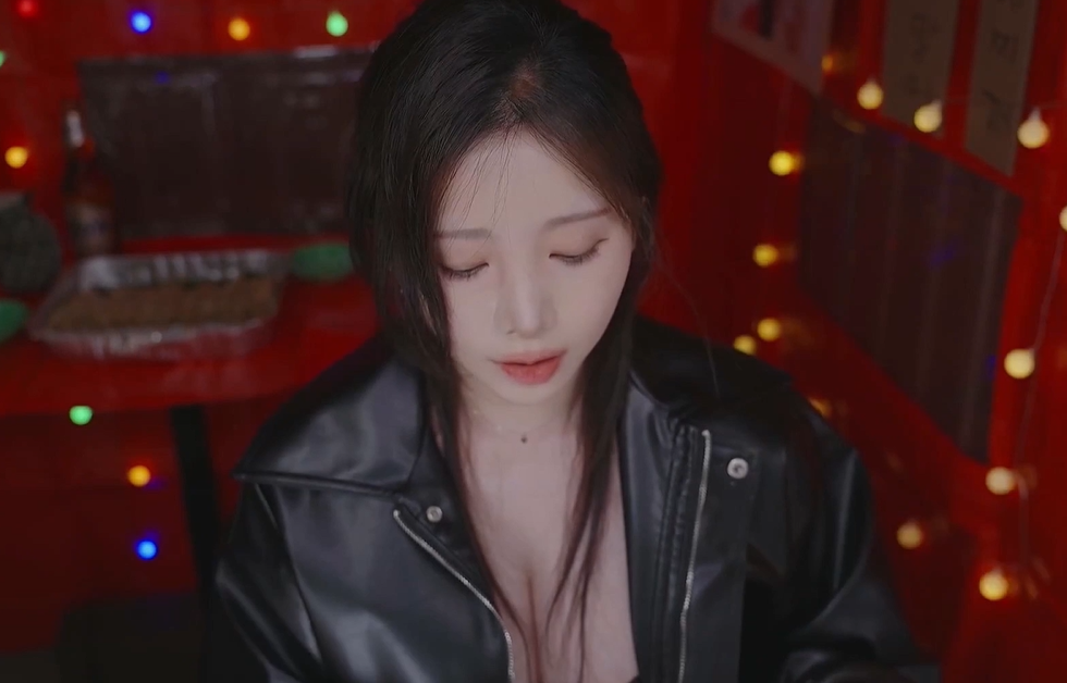 Yoonying - 友达以上,恋人未满 【1V880M】
