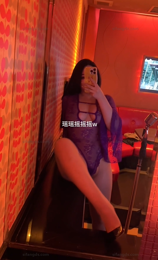 微博巨乳 小王同学 秘语空间付费大尺度诱惑福利7 【2V770M】
