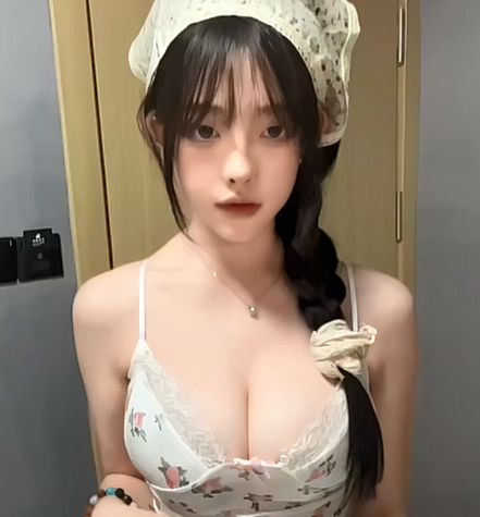 【抖音福利】网红脸大奶嫩妹【小鱼京子】揉大奶骚舞露穴46V