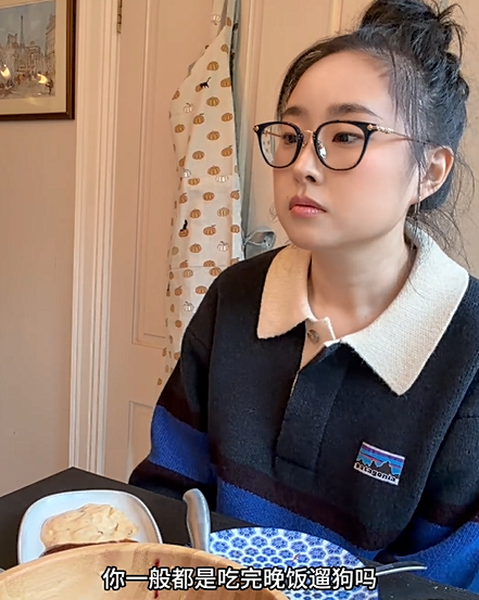 噗噗pupuwaifu 10.24号 【秋日volg】 与前男友一起做饭，喝了点小酒，有些微醺，聊到往上，由于酒精的催化，在椅子上后入内射。