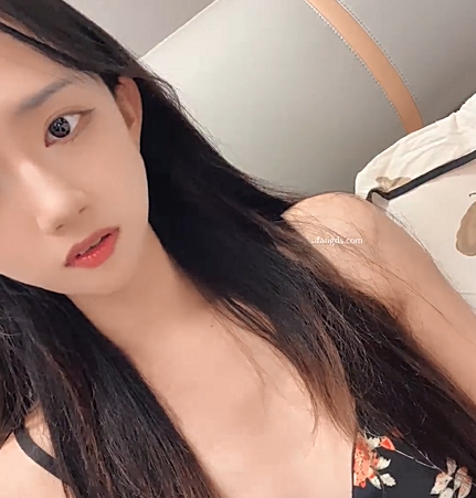 【小鹿大秀】舞蹈校花~! 性感骚舞~道具自慰~高潮喷水!
