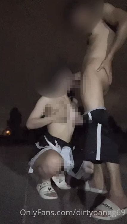 「BeNight69」OF 深夜女仆装户外啪啪，生怕有人来
