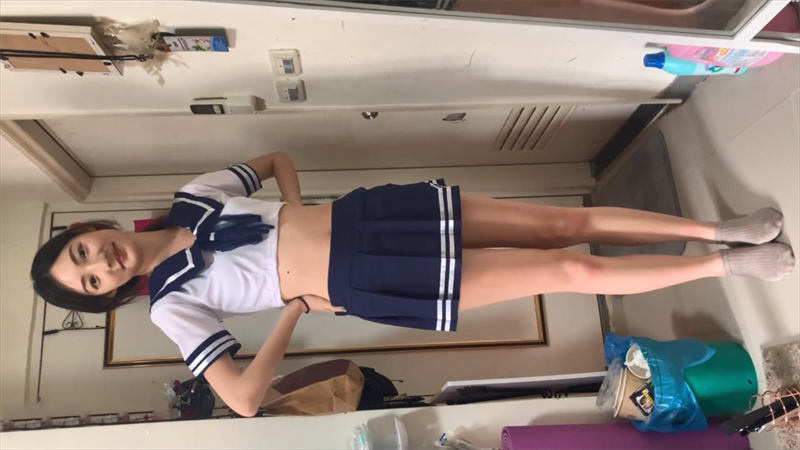 最完美的学院女神大神高价约女神拍写真趁她趴着对着完美的背影狂撸9分超高颜值  1V 270M 喜欢就拿去白嫖，我懂你们的