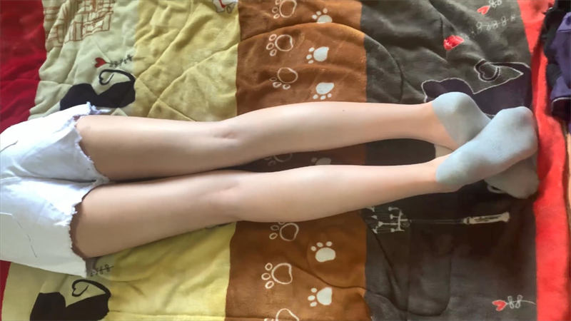 最完美的学院女神大神高价约女神拍写真趁她趴着对着完美的背影狂撸9分超高颜值  1V 270M 喜欢就拿去白嫖，我懂你们的