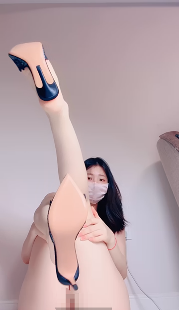 瑜伽翘臀女神【瑜伽甜甜酱】SSS曲线 肤如凝脂美乳圆奶 又大又翘的肥臀 性感大长腿 跳蛋自慰流白浆 爽死了