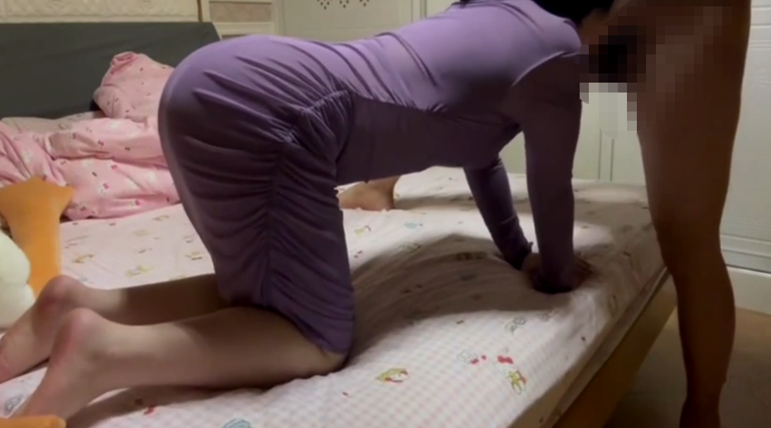 表妹圆圆 - 离异的小姨 排卵期发自摸视频勾引我 借用一下肉棒填满空虚 后入抽插注射精液