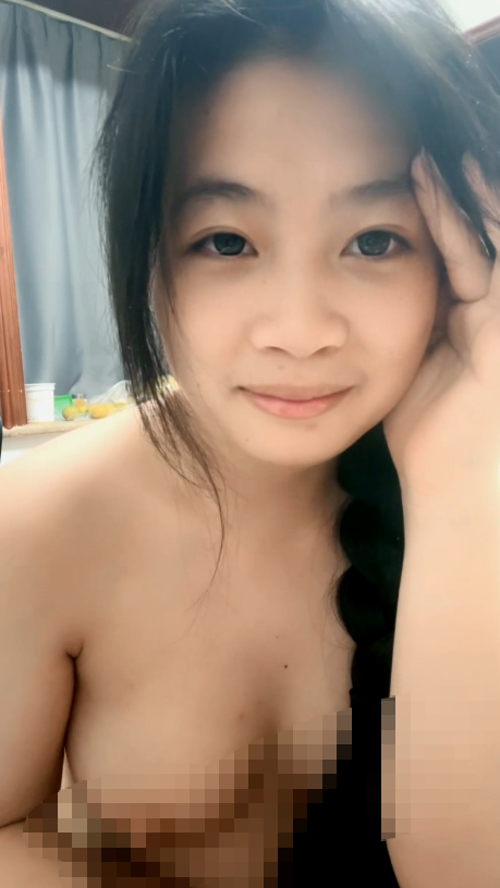童颜小少妇深夜的诱惑，逼逼很肥水很多