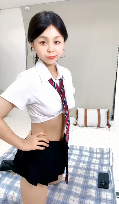 美少妇露脸制服道具激情大秀