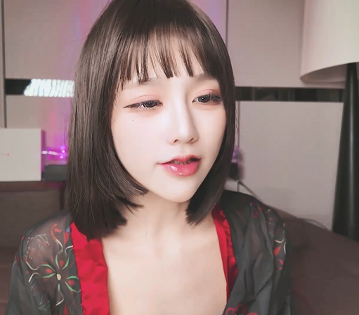 超人气美少女【Kiki-2025】跳蛋自慰