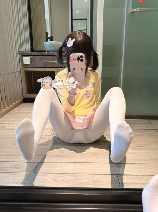 Tw@youluomiao萝莉福利姬 足交 37P 7V