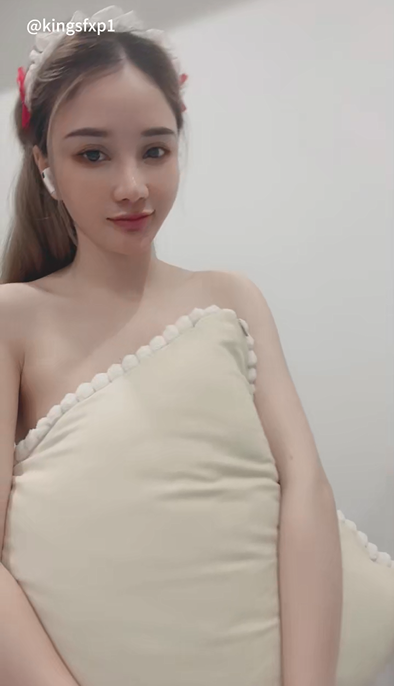 2917 【小苹果爱吃吗】极品女学生  道具自慰 潮喷 看了就想要
