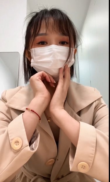 2964 推特卖原味的短发御姐『原芊芊』无缝超薄肉丝足交