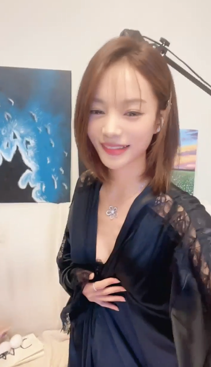 3046 【彩色的小熊宝宝】闺房中自慰玩得飞起