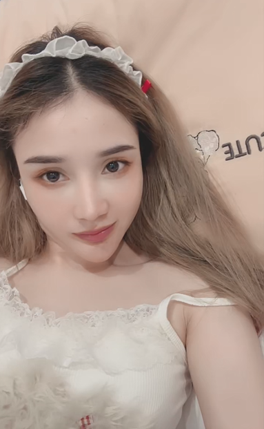 3058 【小苹果爱吃吗】极品混血美女 道具自慰 潮喷 看了就想要