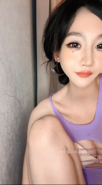 3190 【小婉呀】不做女神做母狗，下海自慰出水2v
