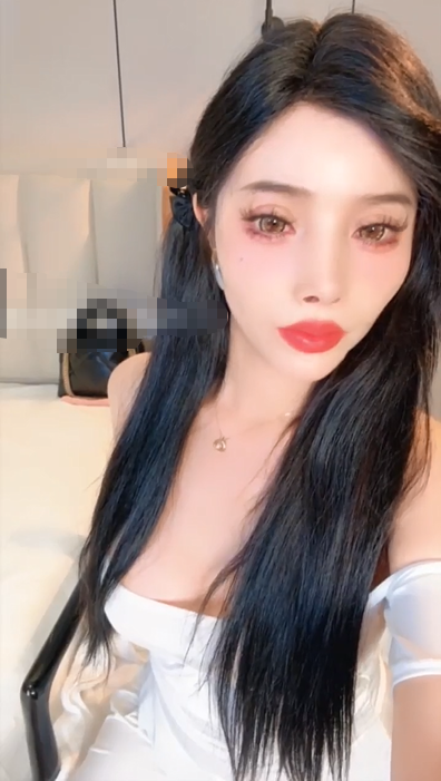3301 现实版妲己【白熙】油亮开档白丝，跳蛋震出水