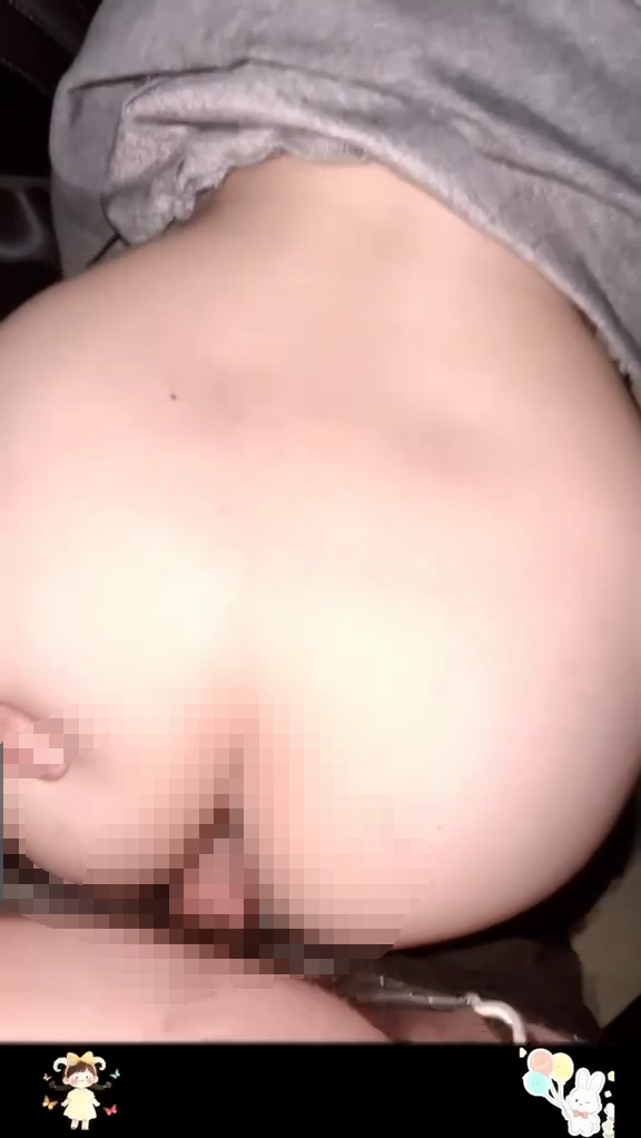 3405 家有萝莉女儿 - 接女儿下班回家在马路边操 被卡友司机瞧见端倪