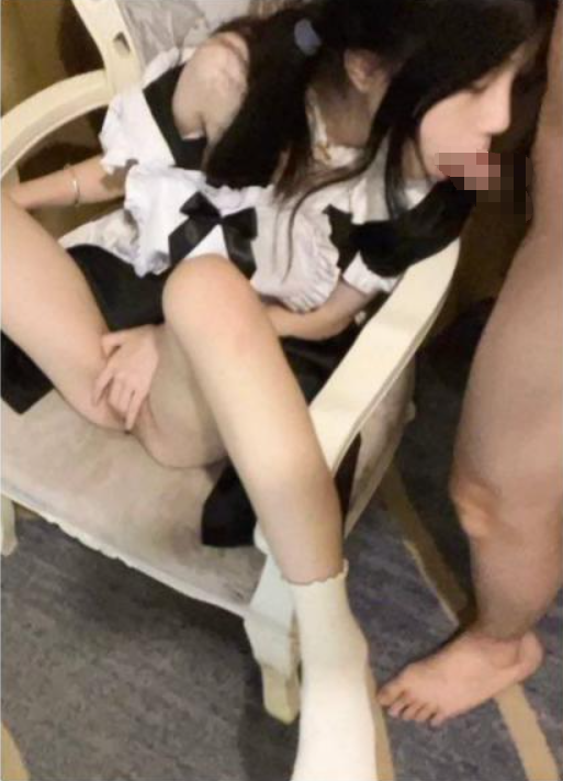 推特极品嫩妹『ttttkio』白丝JK被爸爸后入啪啪，爱爱时娇羞的小淫娃模样太让人上头了(10V) 300m