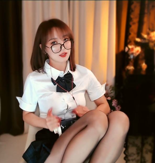 圈圈_黑丝JK学姐酥麻按摩呢喃耳语_温柔妈妈的诱惑黑白丝袜手套抚摸_口腔音_冥想放松  1V739M百度盘