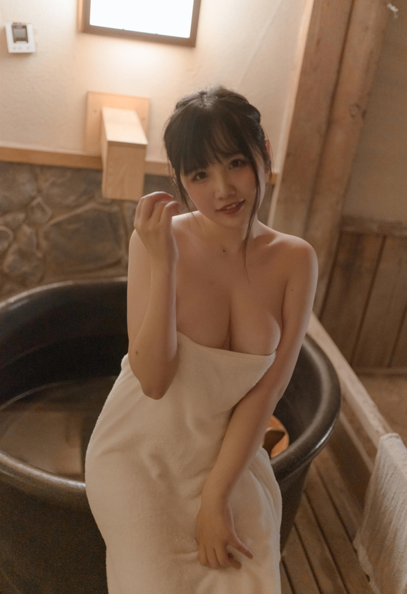 阿半今天很开心 NO.045 水中明月 【20P260M】