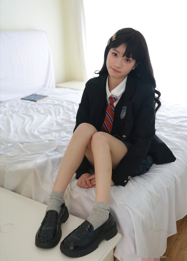 IMZSOCK爱美足 - 可心 - 私房超短裙棉袜裸足 【109P1V1.6G】