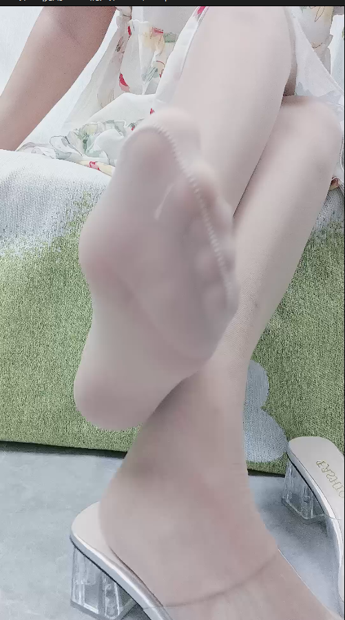 玩物直播萌宝儿-251008 第一视角-老婆情人轮奸骚妈【1V】【548MB百度云】
