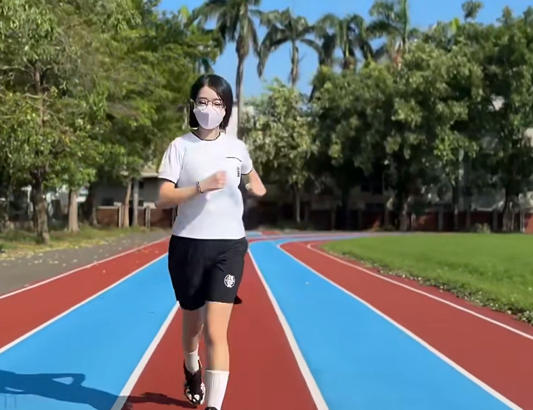 极品台妹-ssrpeach-新 女学生在操场跑步时抽筋被体育老师带到保健室按摩(1V,619M)